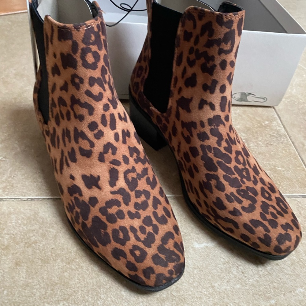 Ladies cheetah boots